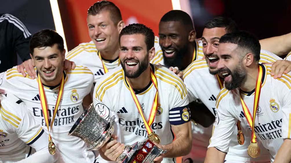 رباعية مدريدية في شباك برشلونة تقود الملكي لحمل كأس السوبر الإسباني