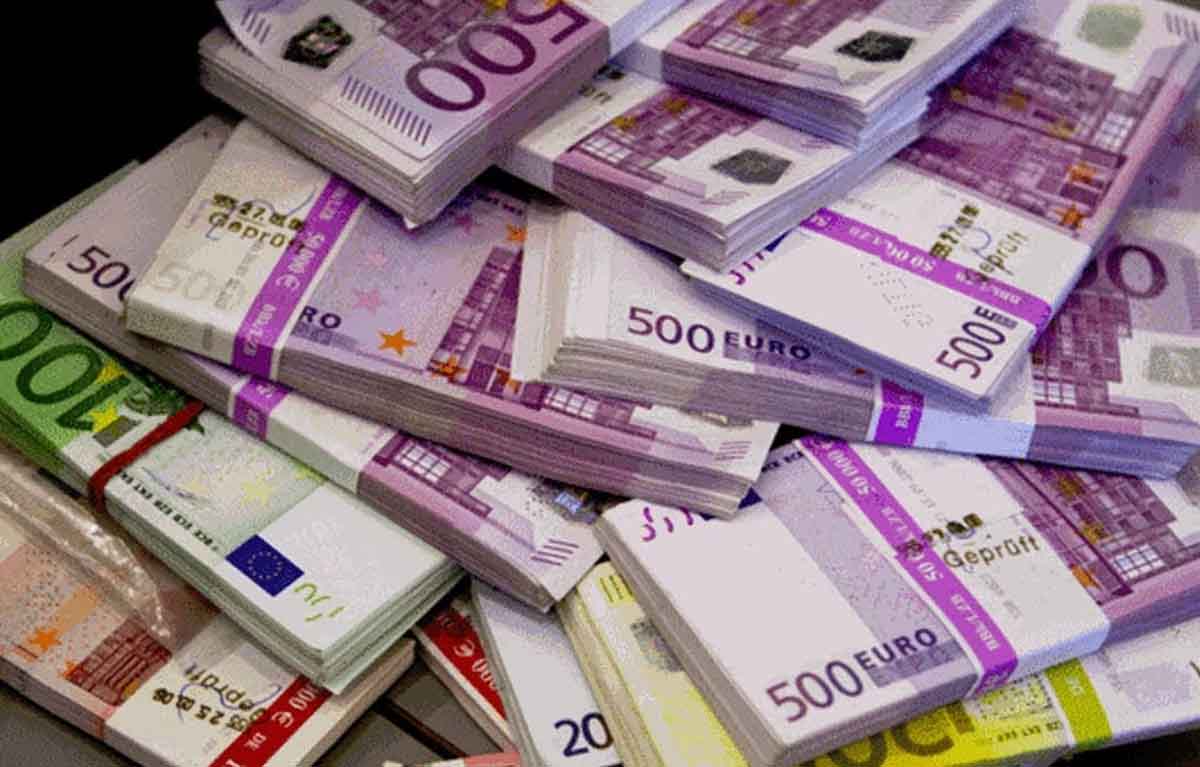 تقرير يكشف على أعلى الرواتب السنوية في دوريات العالم لكرة القدم