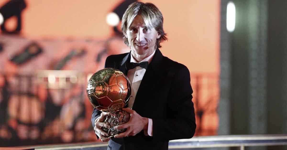 رسميا: لوكا مودريش يتوج بالكرة الذهبية لموسم 2018
