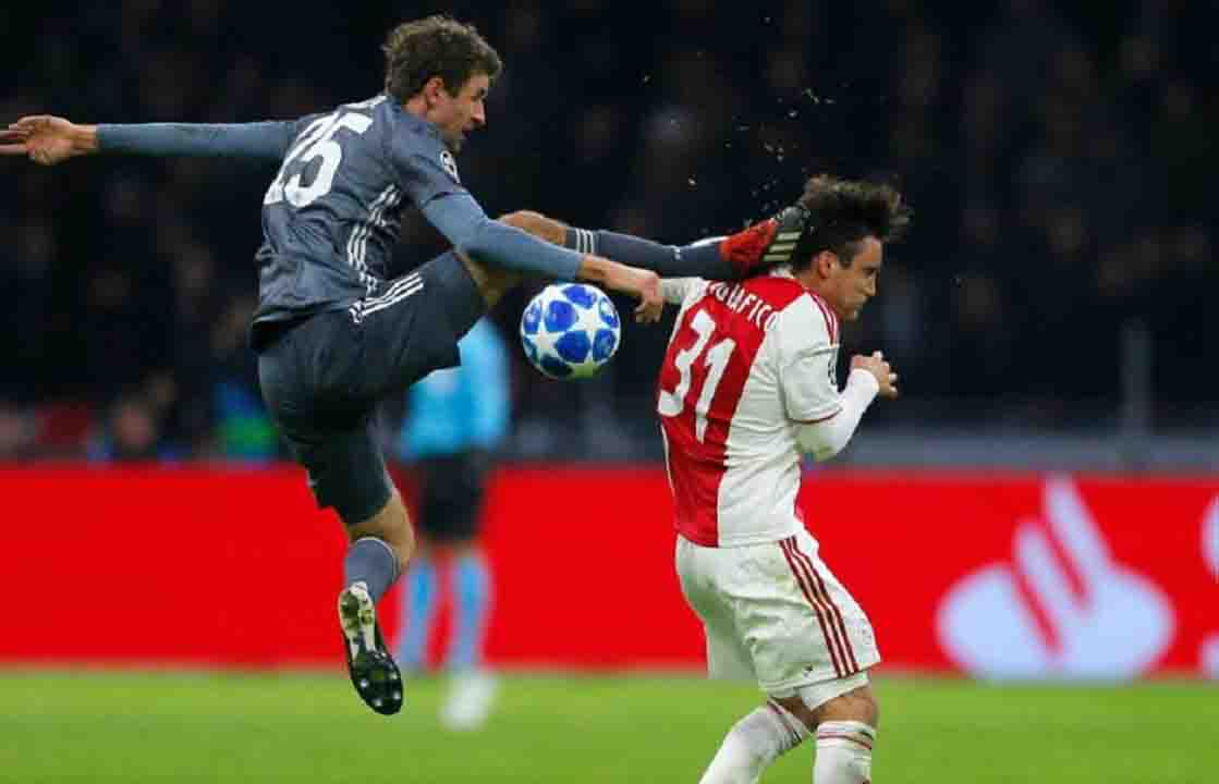 توماس مولر يقدم اعتذاره لنيكولاس تاليافكو بعد تدخله القوي في حقه
