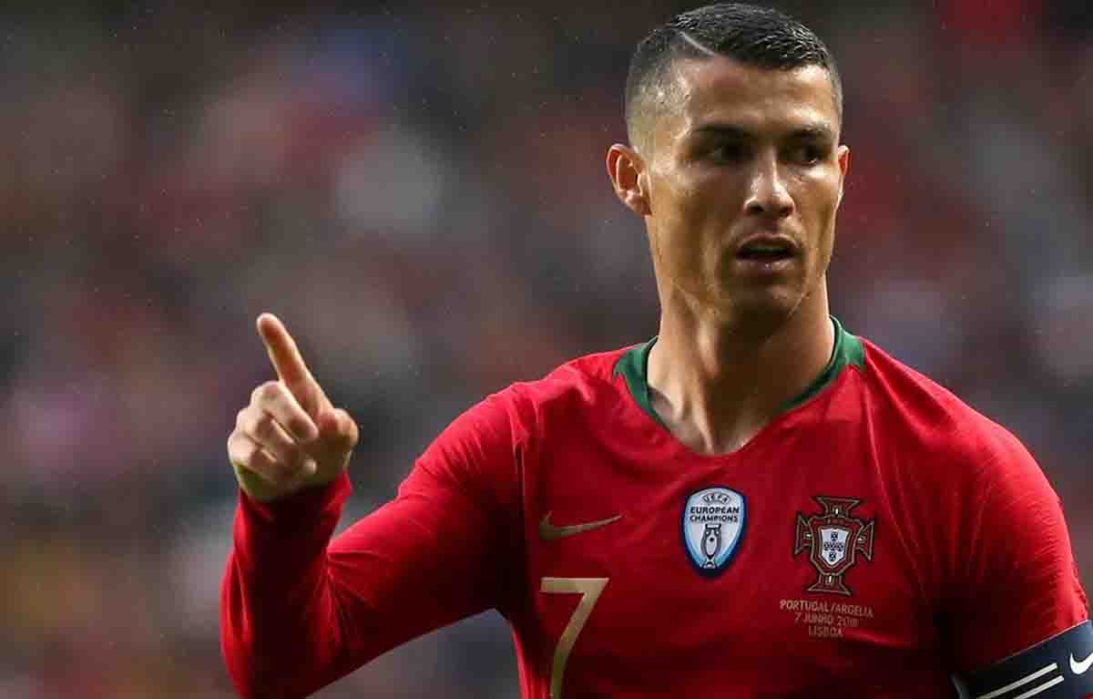 نجم يوفنتوس الإيطالي كريستيانو رونالدو يحطم رقما جديدا عمره 30 عاما