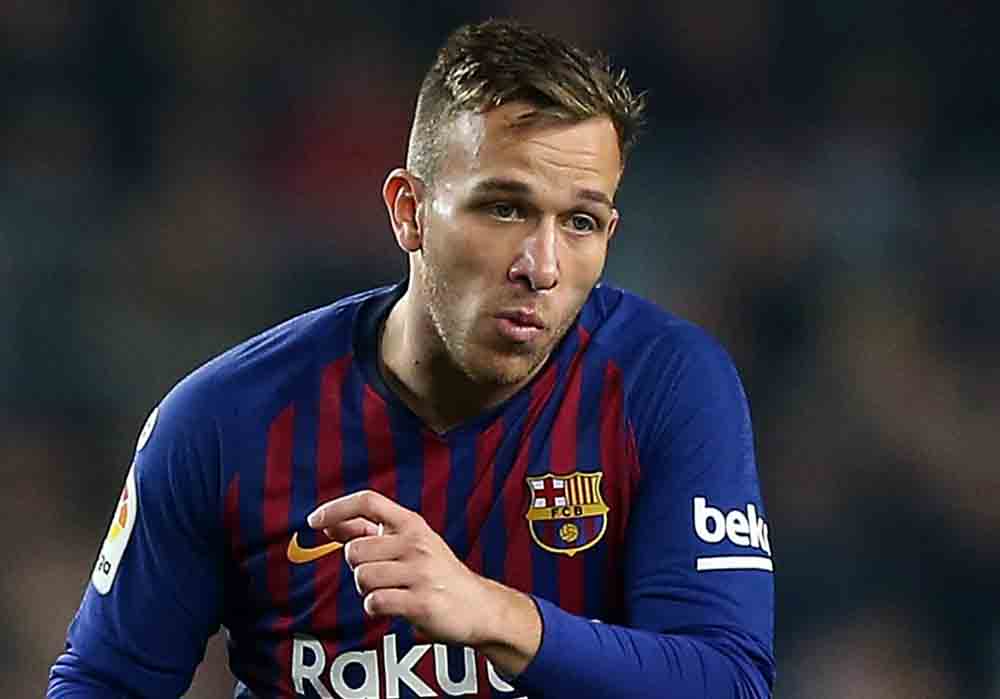 نجم برشلونة البرازيلي يغيب عن الميادين لأربع مباريات