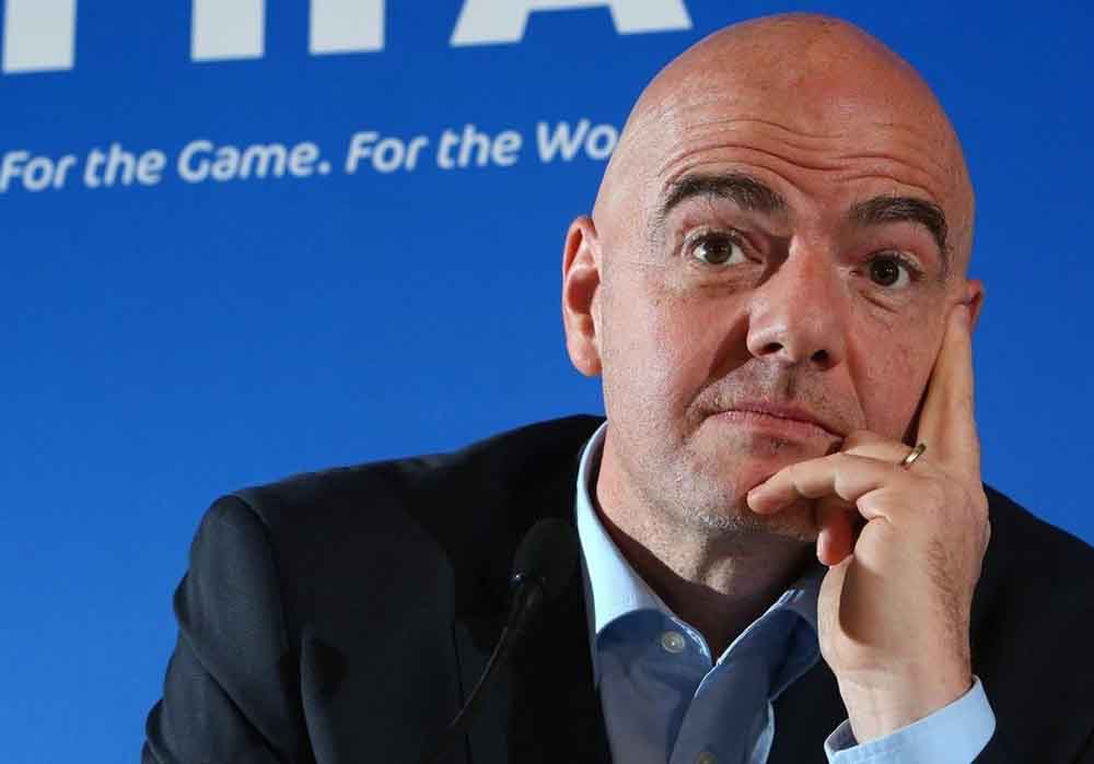 الفيفا يقر تعديلا جديدا في قوانين كرة القدم