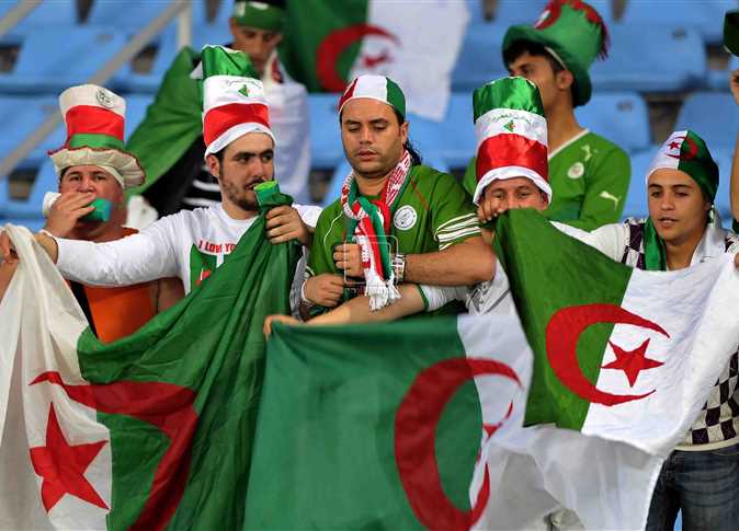 جمهور الجزائر يدعم عناصره الوطنية بمصر