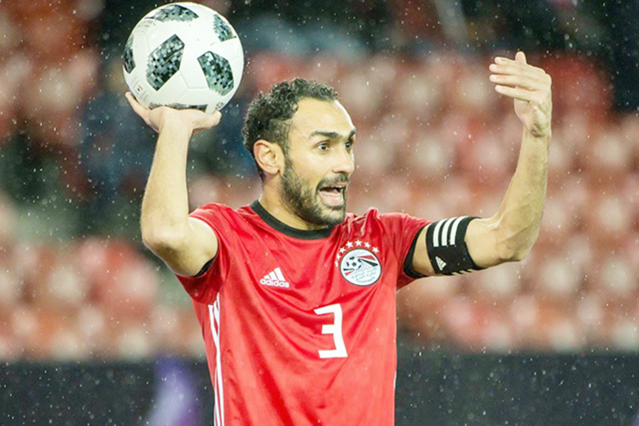 عميد منتخب الفراعنة يتحدث عن أزمة عارضة الأزياء