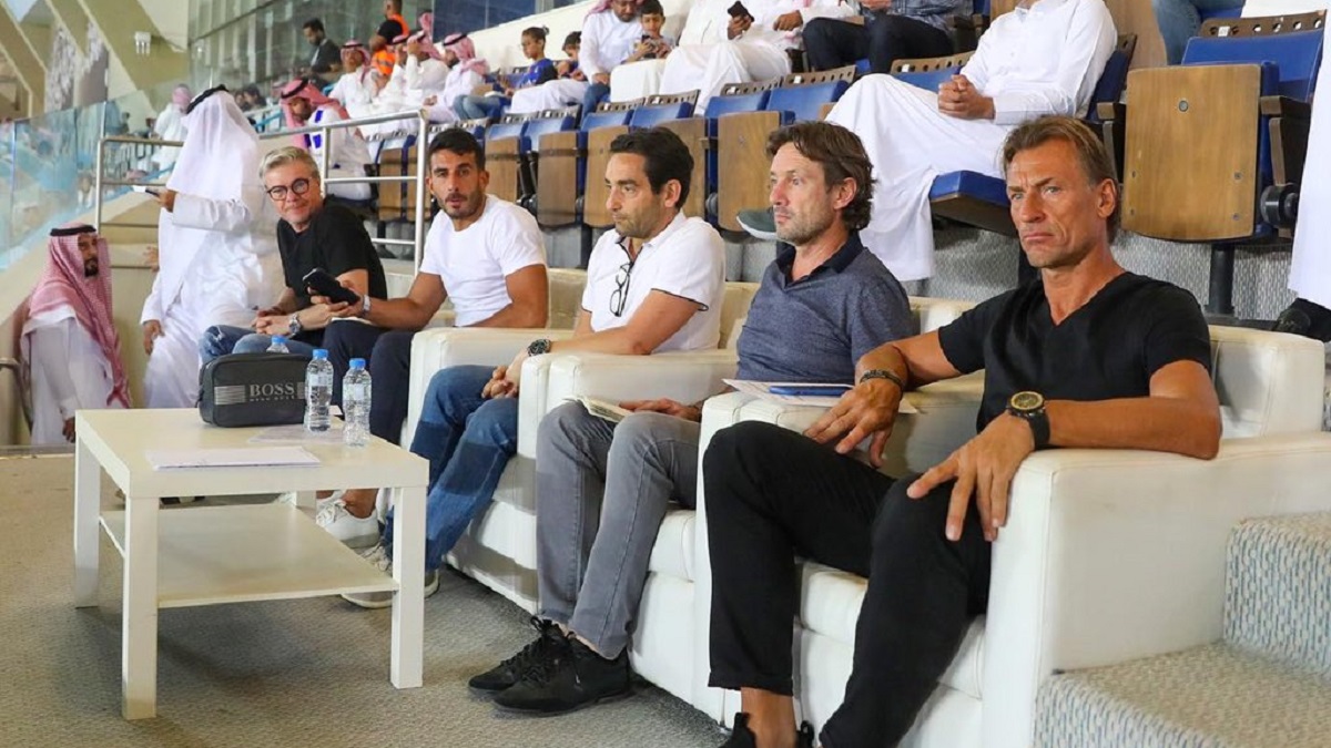رينارد يقبل طلب الهلال بخصوص لاعبيه في المنتخب السعودي