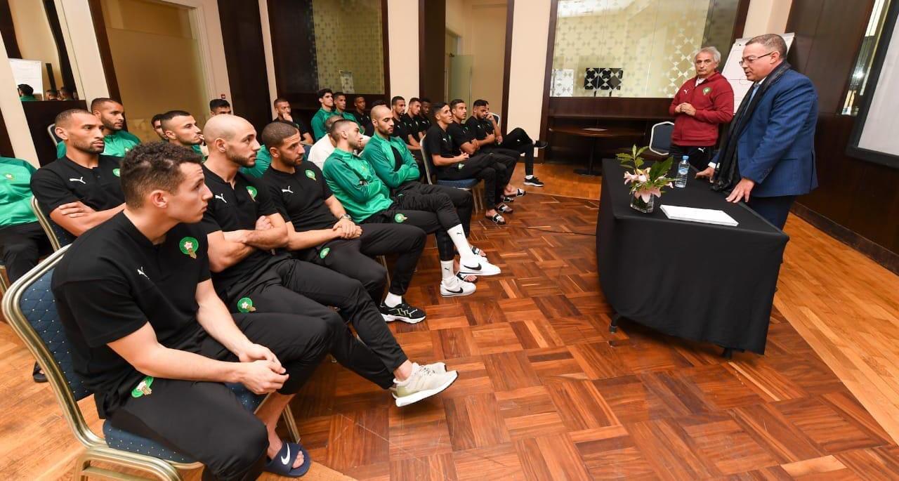 فوزي لقجع يزور مقر إقامة لاعبي المنتخب المغربي