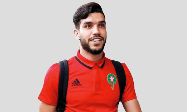 مدرب الأسود يراقب أزارو والأخير قد يلعب في الدوري الفرنسي