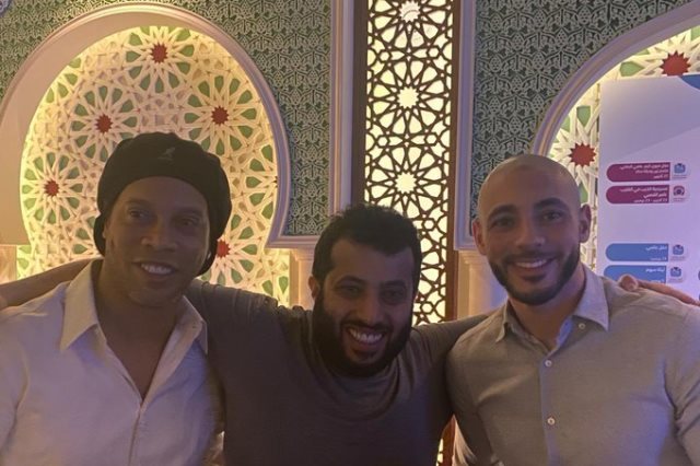 تركي آل الشيخ يستضيف رونالدينيو وأمرابط في موسم الرياض